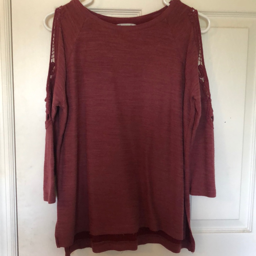 AE Cold shoulder top